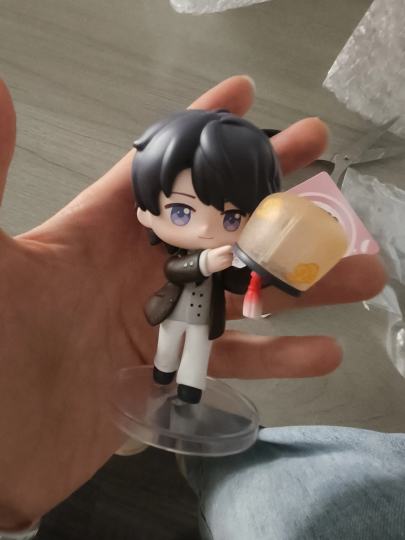 天灯还是夜光的，超级可爱，涂装也很好，动作设计的也非常的可爱。非常还原很喜欢!(˵¯͒〰¯͒˵)