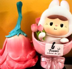 我将玫瑰藏于身后