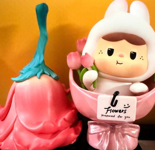 我将玫瑰藏于身后