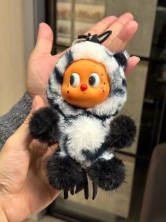 上周五朋友从首尔弘大抽了一只马年新品
漂洋过海背回国
怀着无