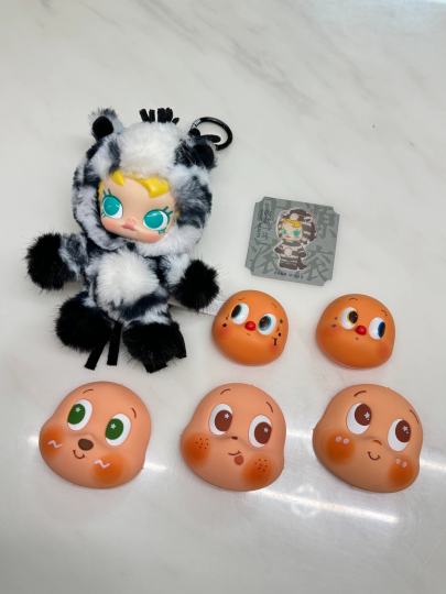 上周五朋友从首尔弘大抽了一只马年新品
漂洋过海背回国
怀着无比激动的心情与最美好的期待
今晚就给我开出一个收款马Molly💔
谁懂，就，Molly也是怪可爱的……
索性给它换脸为星星人的泡泡糖豆（🤡万