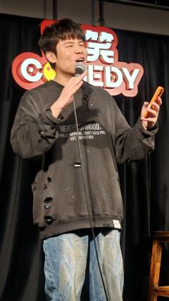 🎤脱口秀开放麦开盲盒竟然开到了何广智！
🎊今天是周一的晚