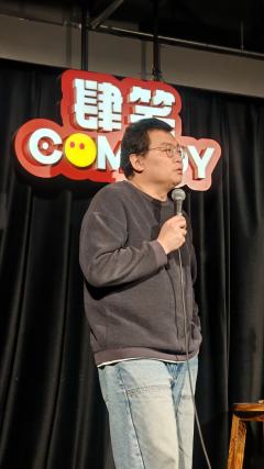 🎤脱口秀开放麦开盲盒竟然开到了何广智！
🎊今天是周一的晚