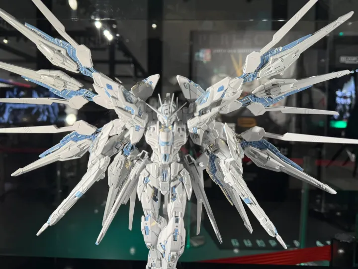 万代25年12月活动限定6万日元MGEX 强袭自由高达｜千岛