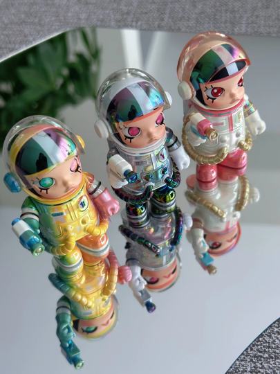 美得不像话。你们三就呆一起吧。