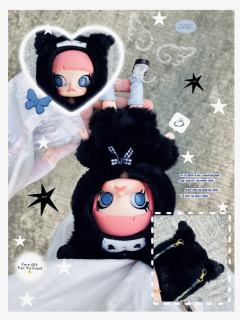 超可爱新衣服自带挂绳孔
随便拆了一个小包的肩带扣上去
就可以