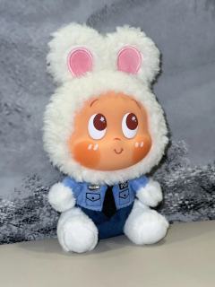 星星人的新系列耳机包终于买到了！！！最喜欢这个白兔，看到它的