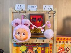 长链款星星人耳机包，这下可以挂在包上背出去喽～