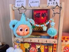 长链款星星人耳机包，这下可以挂在包上背出去喽～