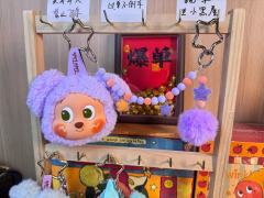 长链款星星人耳机包，这下可以挂在包上背出去喽～