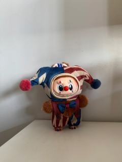 除了有点掉毛这个唯一的缺点。你就是最完美的小丑娃娃🤡