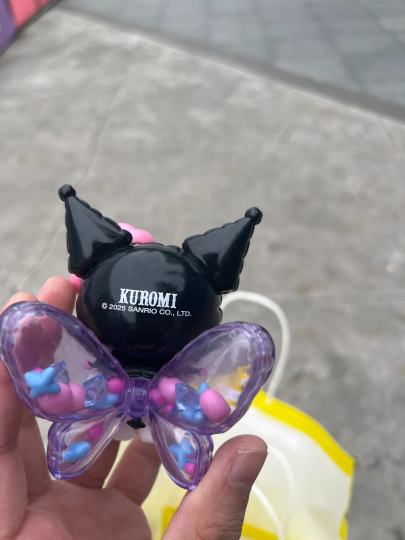 岛上都没人发 今天第一天发售去随便拿了个重一点的打开心愿款蝴蝶结账拿了个补盒打开隐藏🙈实物其实跟官方图透还是有区别没有那么向皮球质感不过抽到隐藏还是很开心