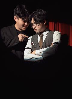  “妈妈说她中毒了 中了一种名叫关紫兰的毒”
“你听 车要