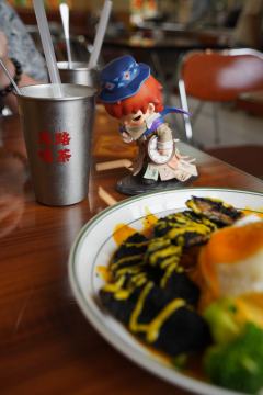 孙燕姿演唱会门票抢不到，花巨资买个燕姿小野联名还是很开心的。