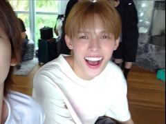 请给赵雨凡投票！！！！