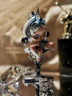 收到这只银叉的傲慢真的很美很好看，忍不住拿出道具给它拍了点照