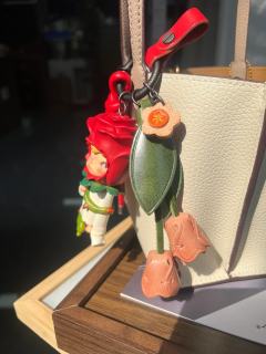 拽拽的小表情真的绝绝子！
真的看起来好帅啊，少年感拉满！！！