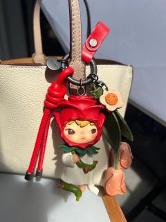 拽拽的小表情真的绝绝子！
真的看起来好帅啊，少年感拉满！！！