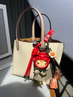 拽拽的小表情真的绝绝子！
真的看起来好帅啊，少年感拉满！！！