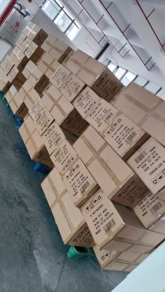 棉花糖小宝一代毛绒盲盒端盒
一箱64个，一端8个
​东莞发货