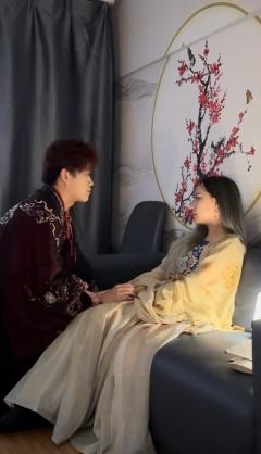 即使你罪恶滔天，赦无可赦，我仍以无量功德渡你，爱恨相抵。

