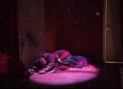 即使你罪恶滔天，赦无可赦，我仍以无量功德渡你，爱恨相抵。

