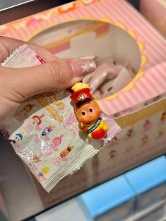 
前两天去🇭🇰遇到好多15周年萌粒！
只要盒里有真的一摸