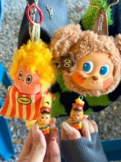 
前两天去🇭🇰遇到好多15周年萌粒！
只要盒里有真的一摸