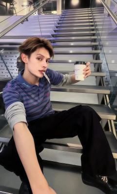 来给这个赵雨凡投投票吧家人们，如此帅气的James