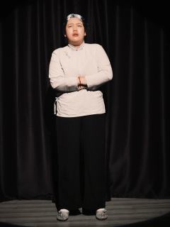 “他们终将会离去，可黄冰糖，金戒指，青绿色鹅卵石，证明他们曾