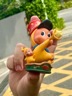 庆祝怎能少了🎵音乐?
星星人鼓起腮帮子
用尽全身力气吹响欢