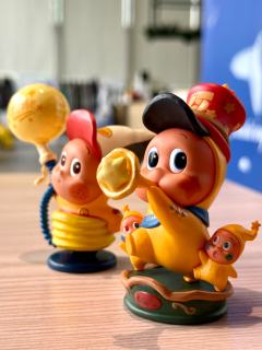 庆祝怎能少了🎵音乐?
星星人鼓起腮帮子
用尽全身力气吹响欢