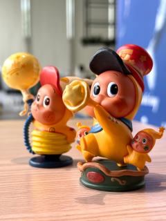 庆祝怎能少了🎵音乐?
星星人鼓起腮帮子
用尽全身力气吹响欢