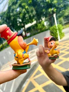 庆祝怎能少了🎵音乐?
星星人鼓起腮帮子
用尽全身力气吹响欢