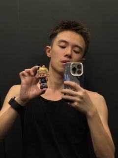 谁想把这个黑皮体育生抱回家？