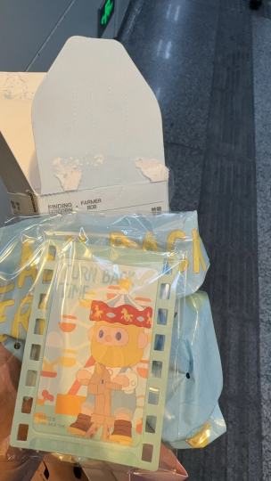 前几天还在感慨，从Bob入盲盒坑，一年多了从没抽到过Bob这个IP的任何隐藏，感觉Bob都不欧我。没想到这两天一下给我来两只😂
前天刚在杭州中心的一家礼品店摸到Farmer Bob上一代的大隐平静，今