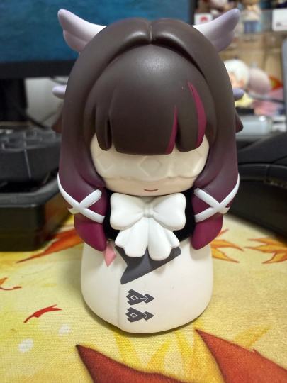 很漂亮，小小的，沉甸甸的，领口一圈是黑色毛领。预祝我轻松拿下6+5，出金不歪！