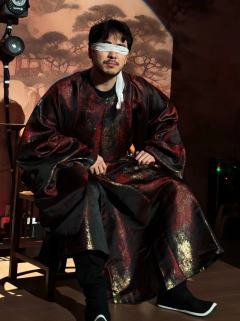 “请君入瓮，瓮中的人想出去，瓮外的人想进来”
📖剧本类型：