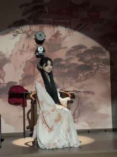 “请君入瓮，瓮中的人想出去，瓮外的人想进来”
📖剧本类型：