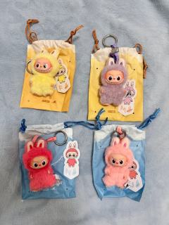 昨天才收到抖音官旗的4个4.0，今天带出去就掉了一个M。