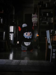 拆箱后最喜欢这一款。可能是因为我本身喜欢深色的公仔。做工细致