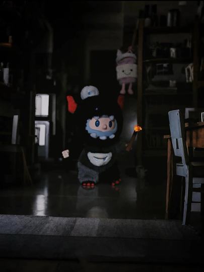 拆箱后最喜欢这一款。可能是因为我本身喜欢深色的公仔。做工细致，质量上乘。现在价格跌下来了，适合入手。