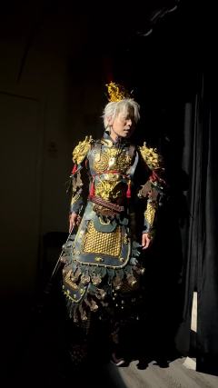 难评，真难评。

我是白小白，我微牢了。但说实话，如果非要玩