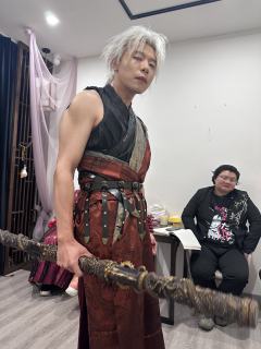 难评，真难评。

我是白小白，我微牢了。但说实话，如果非要玩