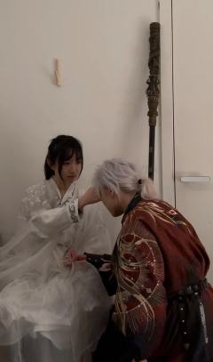 难评，真难评。

我是白小白，我微牢了。但说实话，如果非要玩