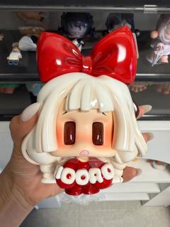 红色的蝴蝶结🎀
一看就像小时候的自己头上的发箍～好可爱好可