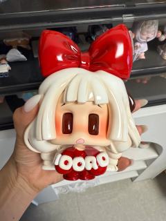 红色的蝴蝶结🎀
一看就像小时候的自己头上的发箍～好可爱好可