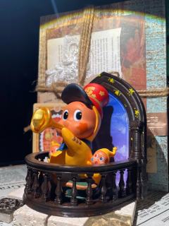 底座放上星星人跟我想象的一模一样！
晚霞降临～星星闪现
是星