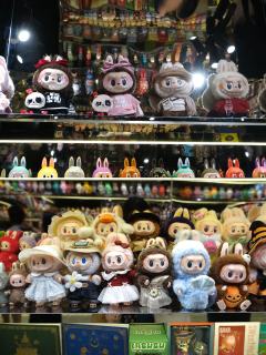 特地从云南跑到上海去看拉布布10周年展，但是进去总共20分钟