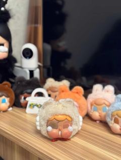 金色老虎果然是最特别的隐藏版，除了头上有老虎刺绣之外，还多了